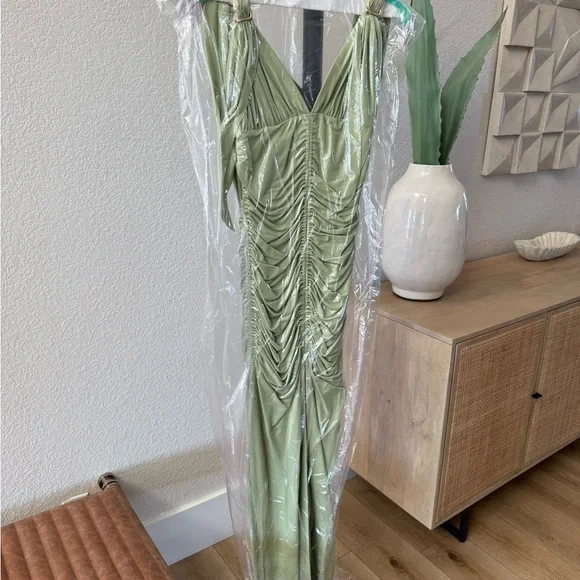 Charlene Gown in Maia - Green - Picture 8 of 8